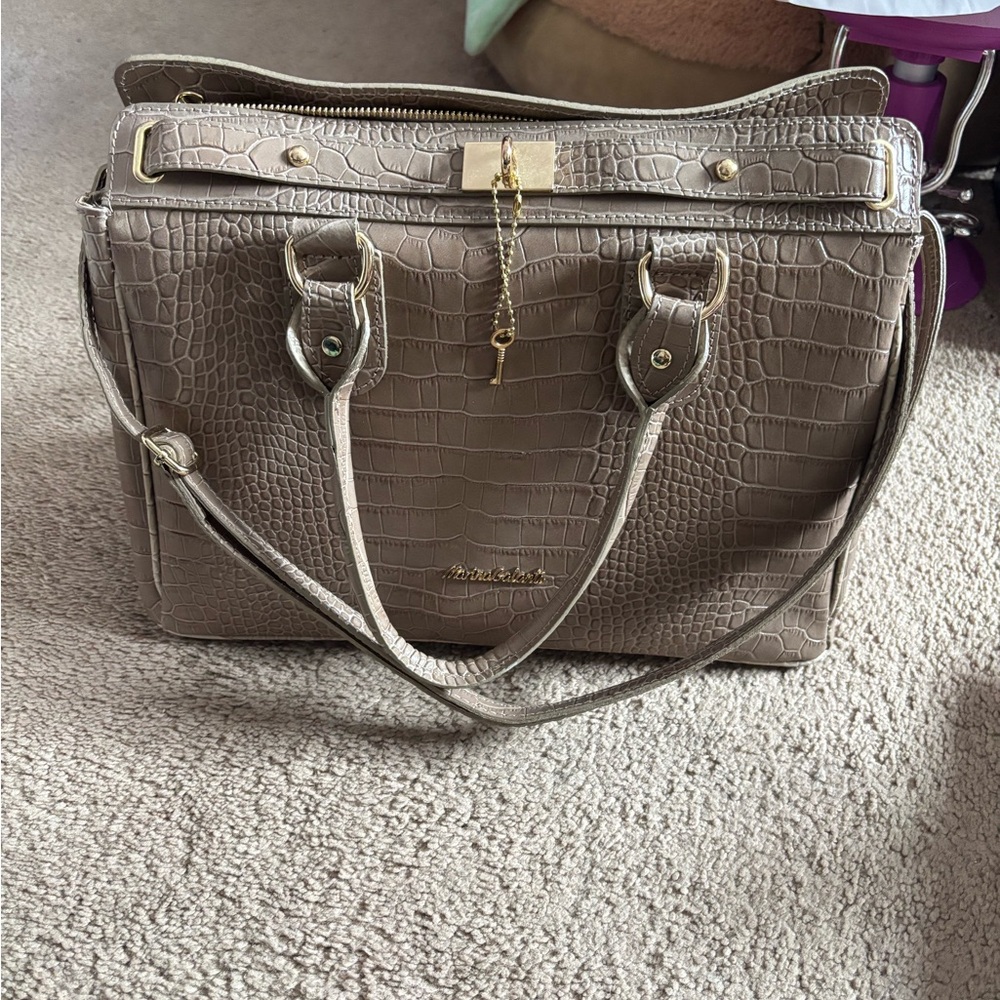 Chic Crocodile-Embossed Shoulder Bag in Taupe